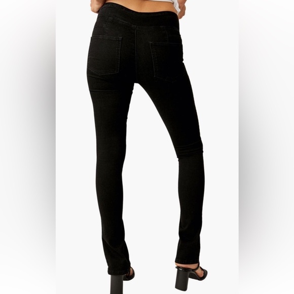 NWT WE THE FREE FREE DOUBLE DUTCH PEOPLE PULL ON JEANS - Picture 2 of 7